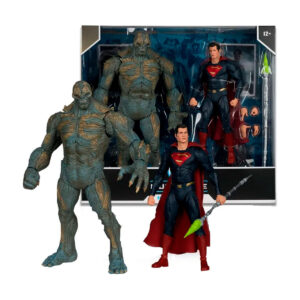 Pack DC Multiverse Megafig Doomsday vs Superman con figuras de 25 cm y 17 cm basadas en el cómic La Muerte de Superman.